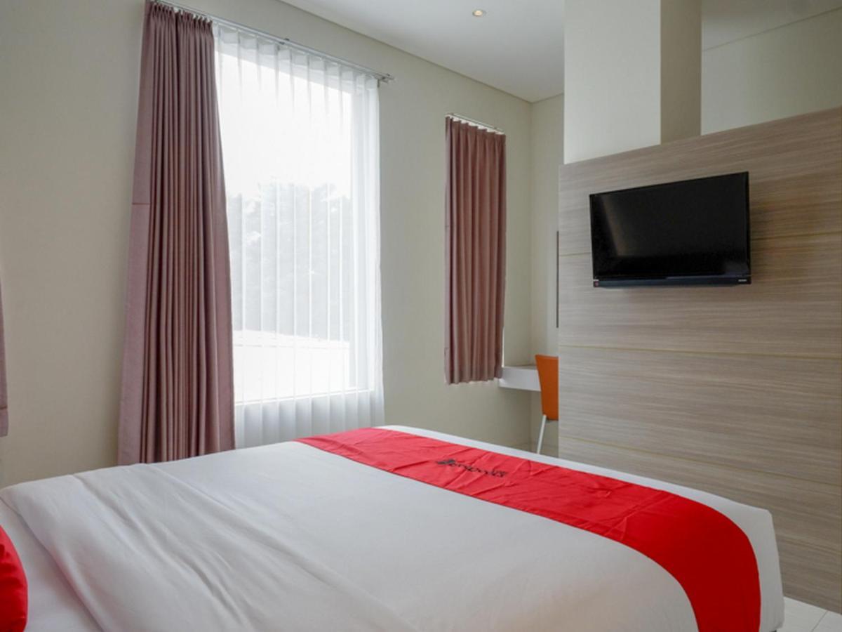 Hotel Reddoorz Near Exit Tol Banyumanik 2 Srondolwetan Exterior foto