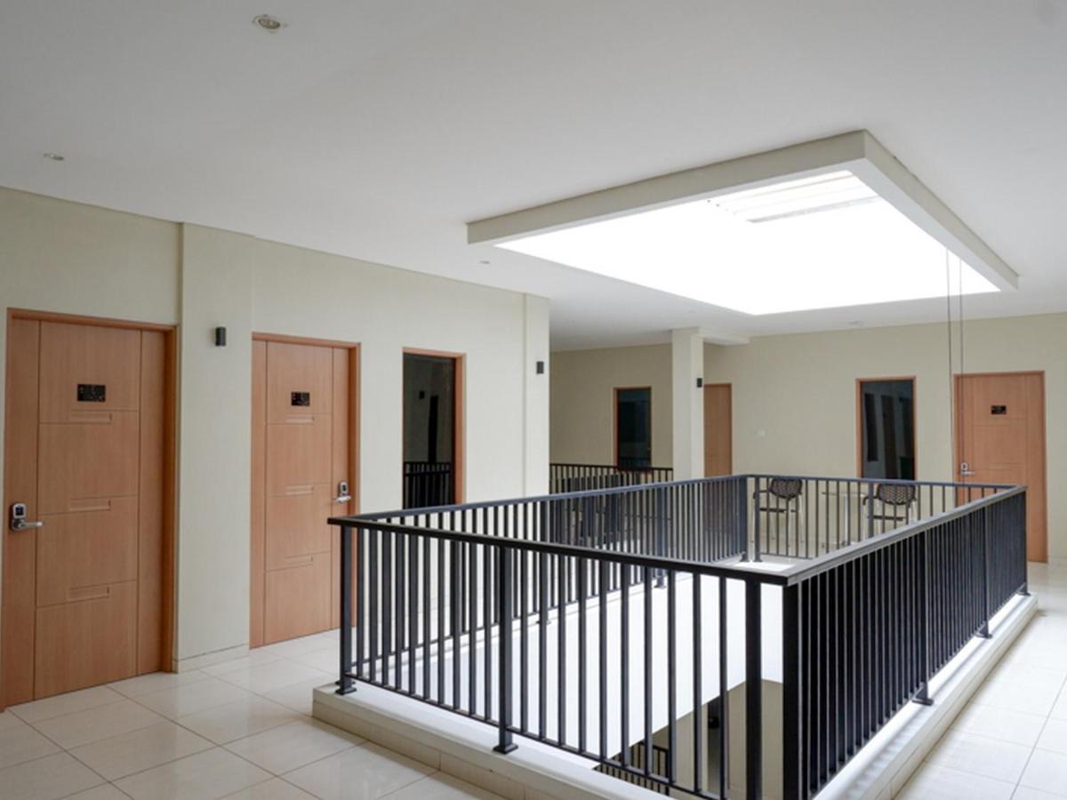 Hotel Reddoorz Near Exit Tol Banyumanik 2 Srondolwetan Exterior foto