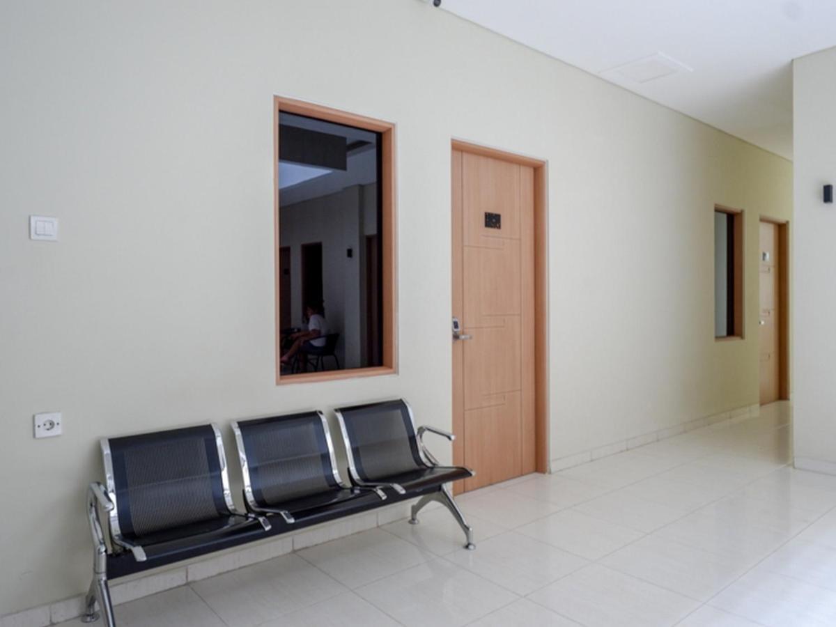 Hotel Reddoorz Near Exit Tol Banyumanik 2 Srondolwetan Exterior foto