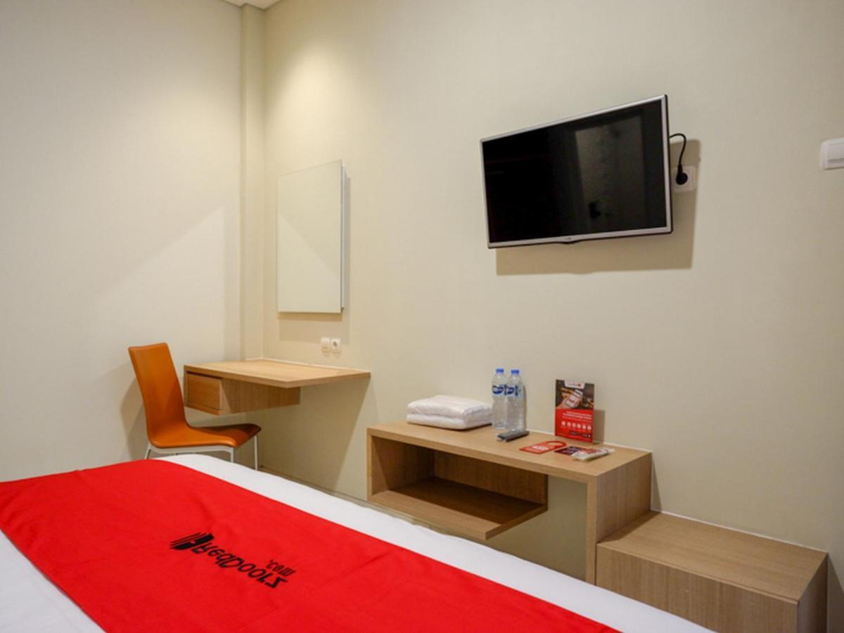Hotel Reddoorz Near Exit Tol Banyumanik 2 Srondolwetan Exterior foto