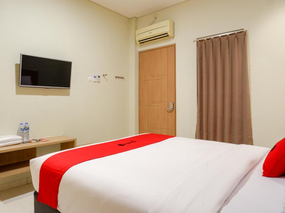 Hotel Reddoorz Near Exit Tol Banyumanik 2 Srondolwetan Exterior foto