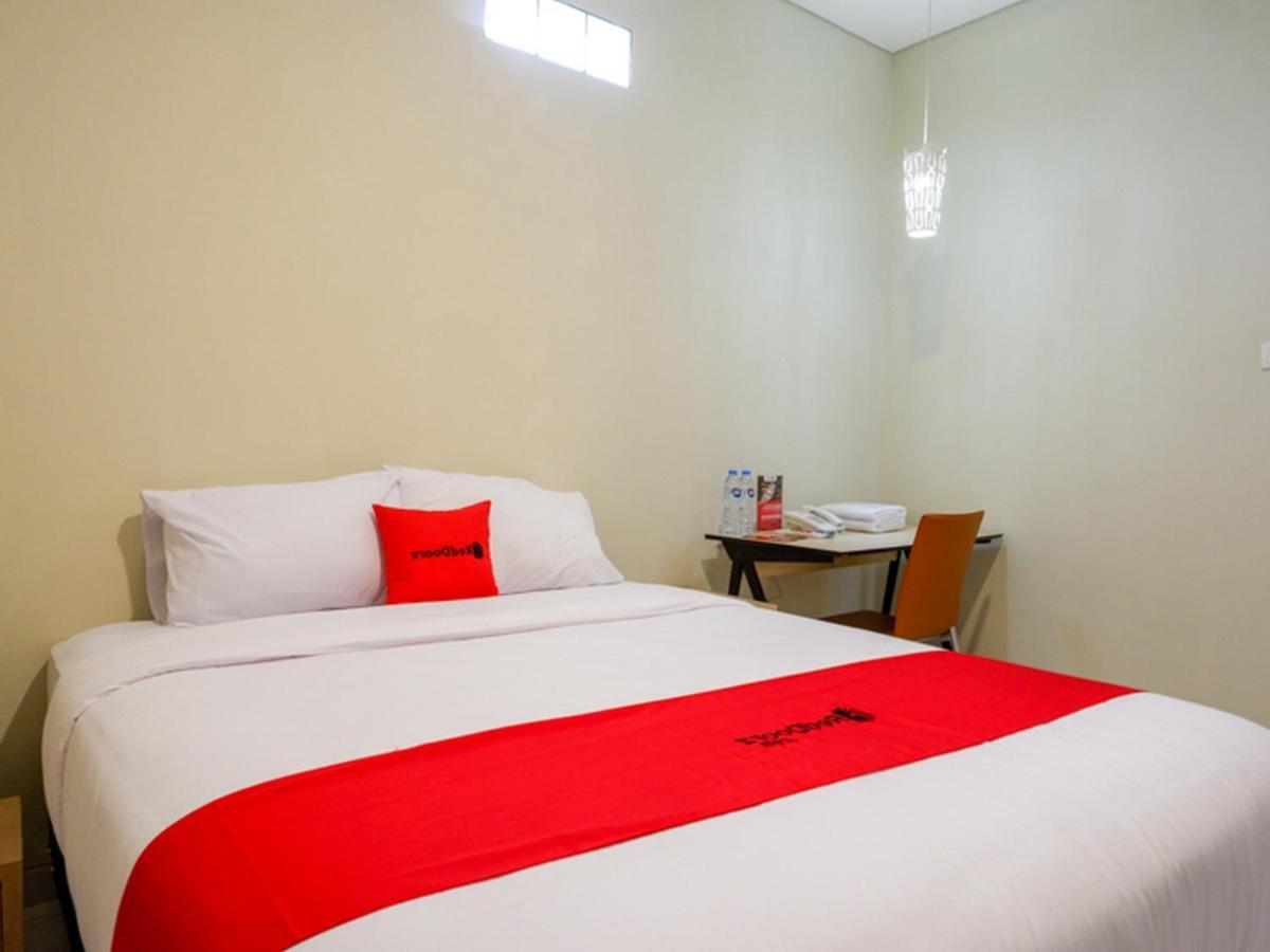 Hotel Reddoorz Near Exit Tol Banyumanik 2 Srondolwetan Exterior foto