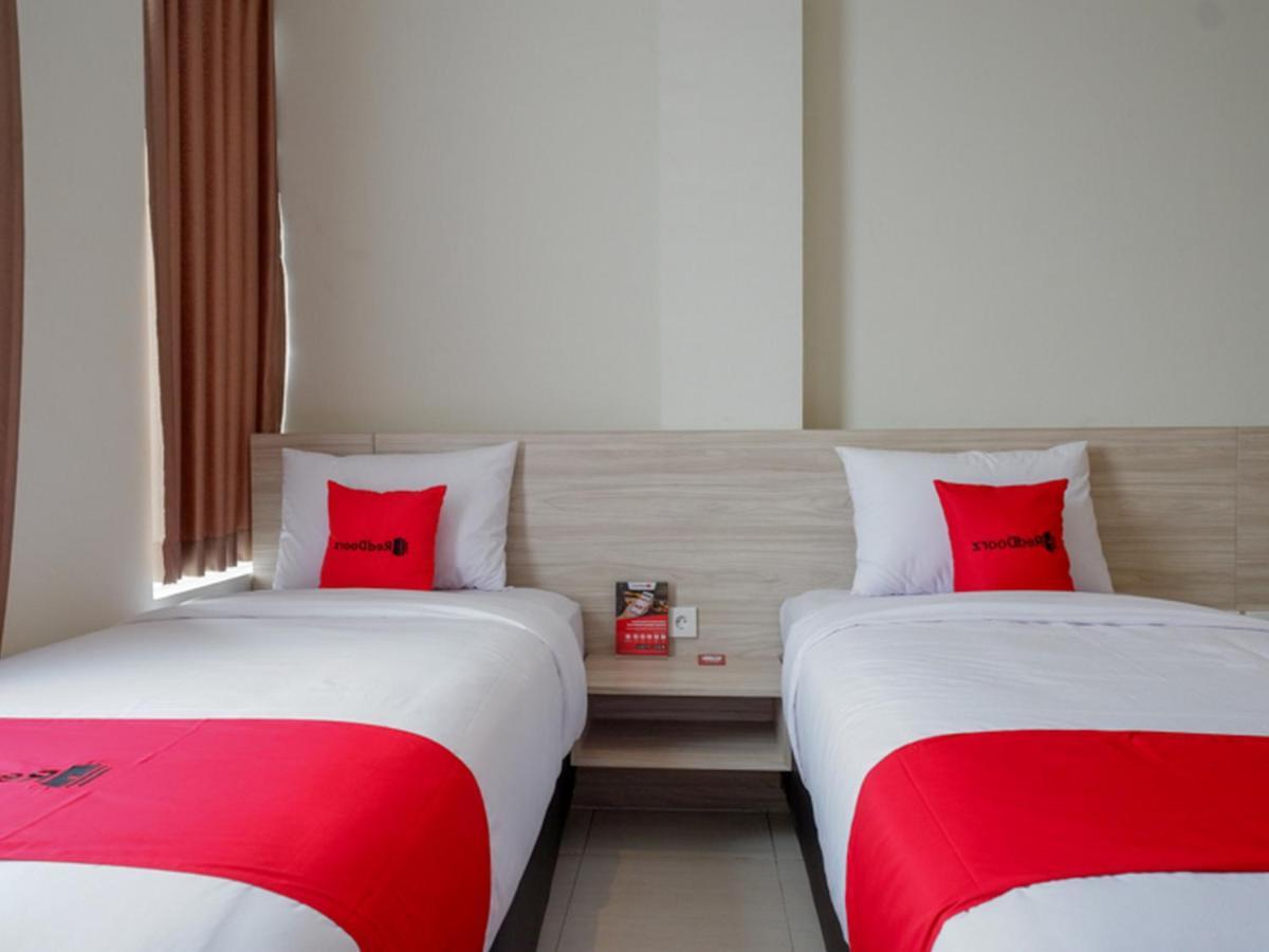 Hotel Reddoorz Near Exit Tol Banyumanik 2 Srondolwetan Exterior foto