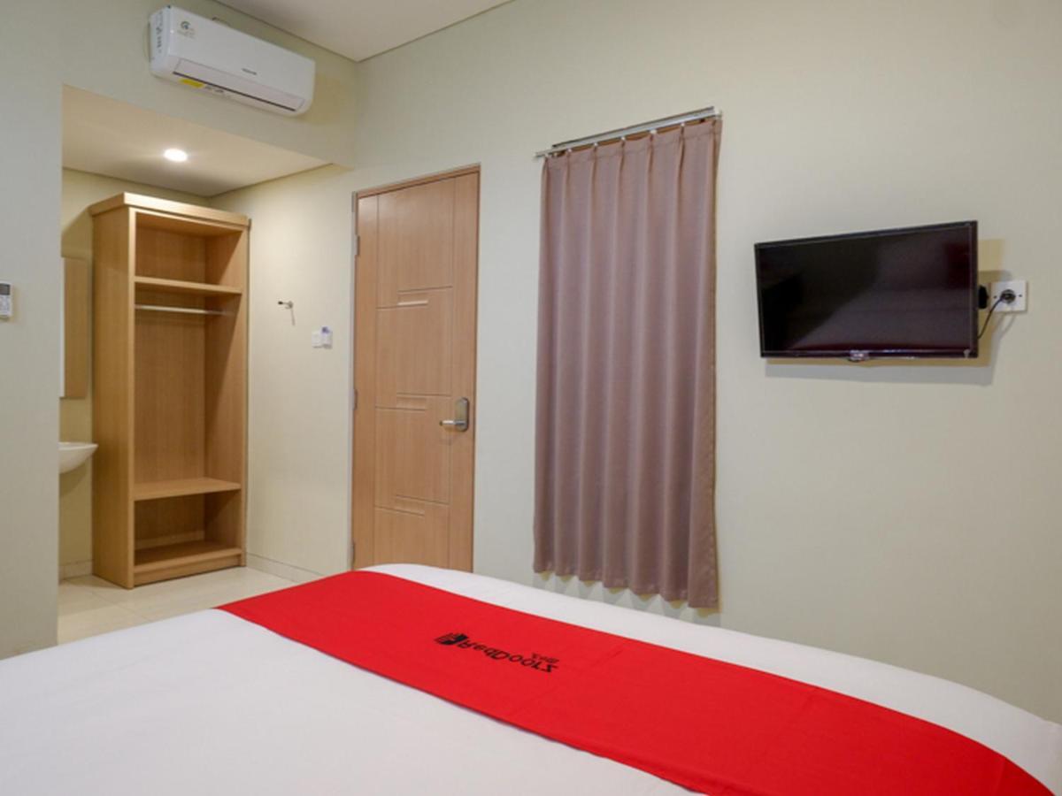 Hotel Reddoorz Near Exit Tol Banyumanik 2 Srondolwetan Exterior foto