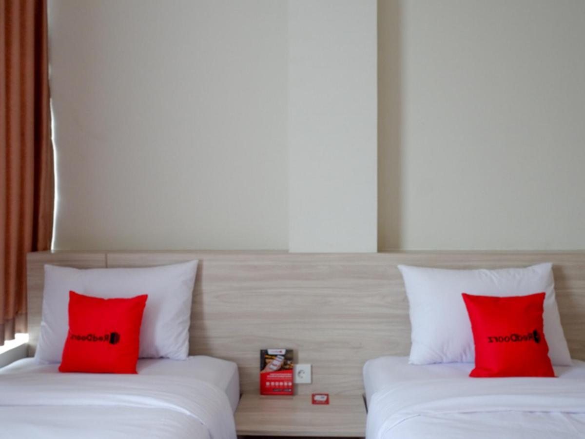 Hotel Reddoorz Near Exit Tol Banyumanik 2 Srondolwetan Exterior foto