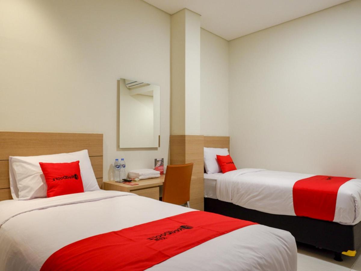 Hotel Reddoorz Near Exit Tol Banyumanik 2 Srondolwetan Exterior foto