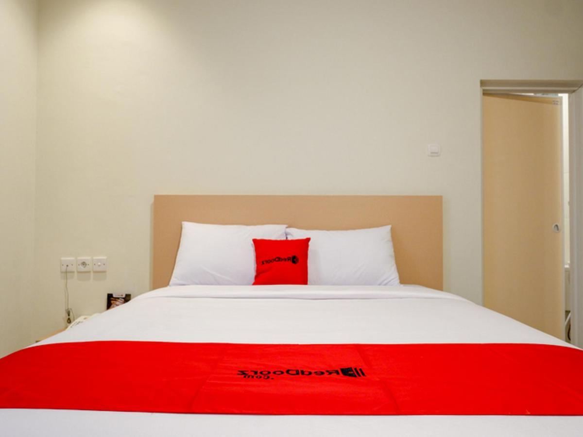 Hotel Reddoorz Near Exit Tol Banyumanik 2 Srondolwetan Exterior foto