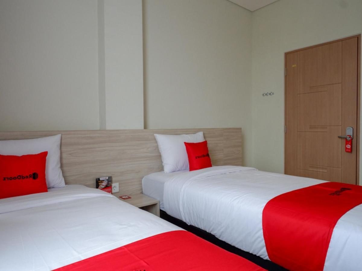 Hotel Reddoorz Near Exit Tol Banyumanik 2 Srondolwetan Exterior foto