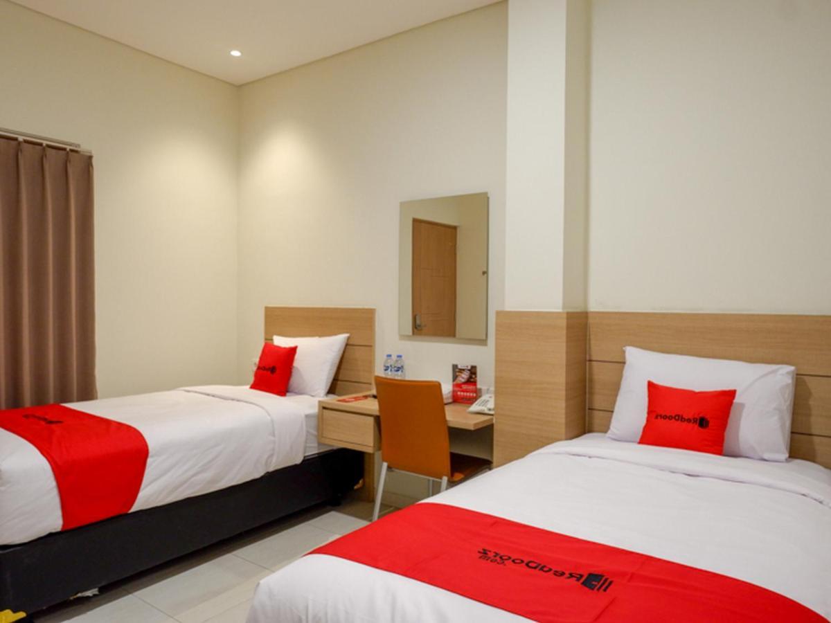 Hotel Reddoorz Near Exit Tol Banyumanik 2 Srondolwetan Exterior foto