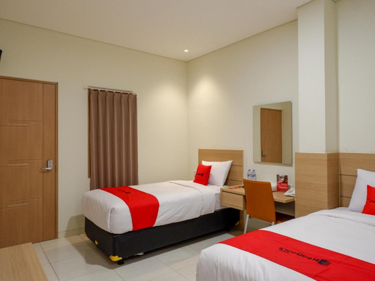 Hotel Reddoorz Near Exit Tol Banyumanik 2 Srondolwetan Exterior foto